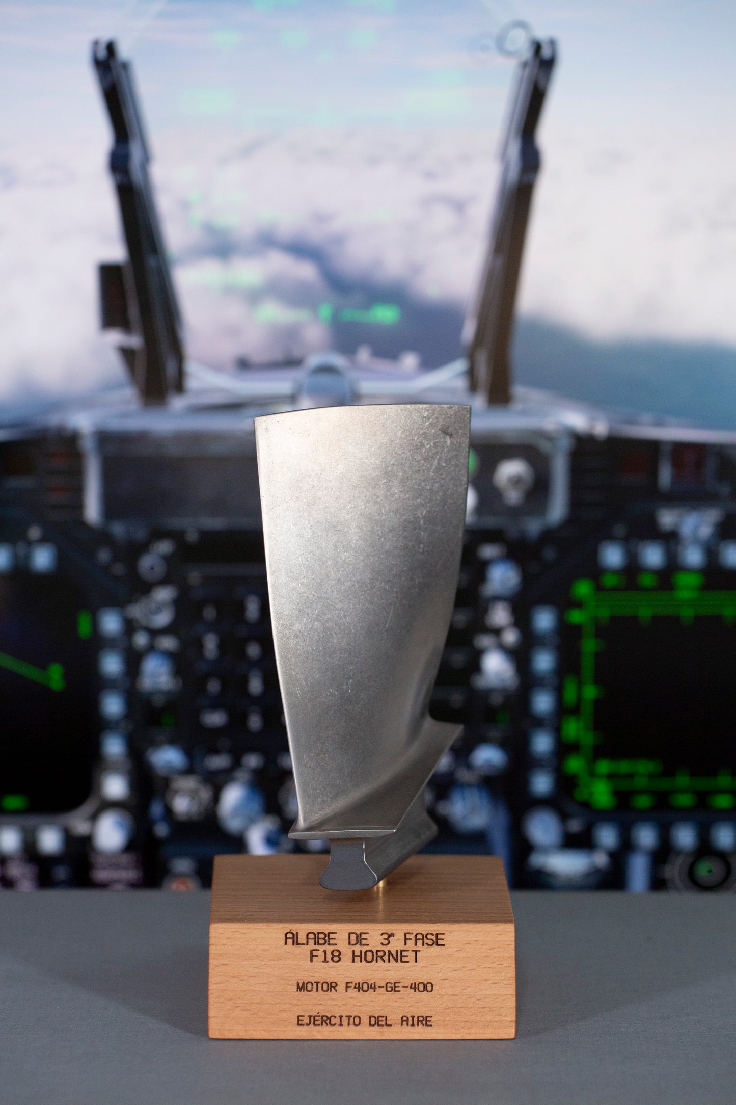 Álabe de 3ª fase grande - F18 Hornet
