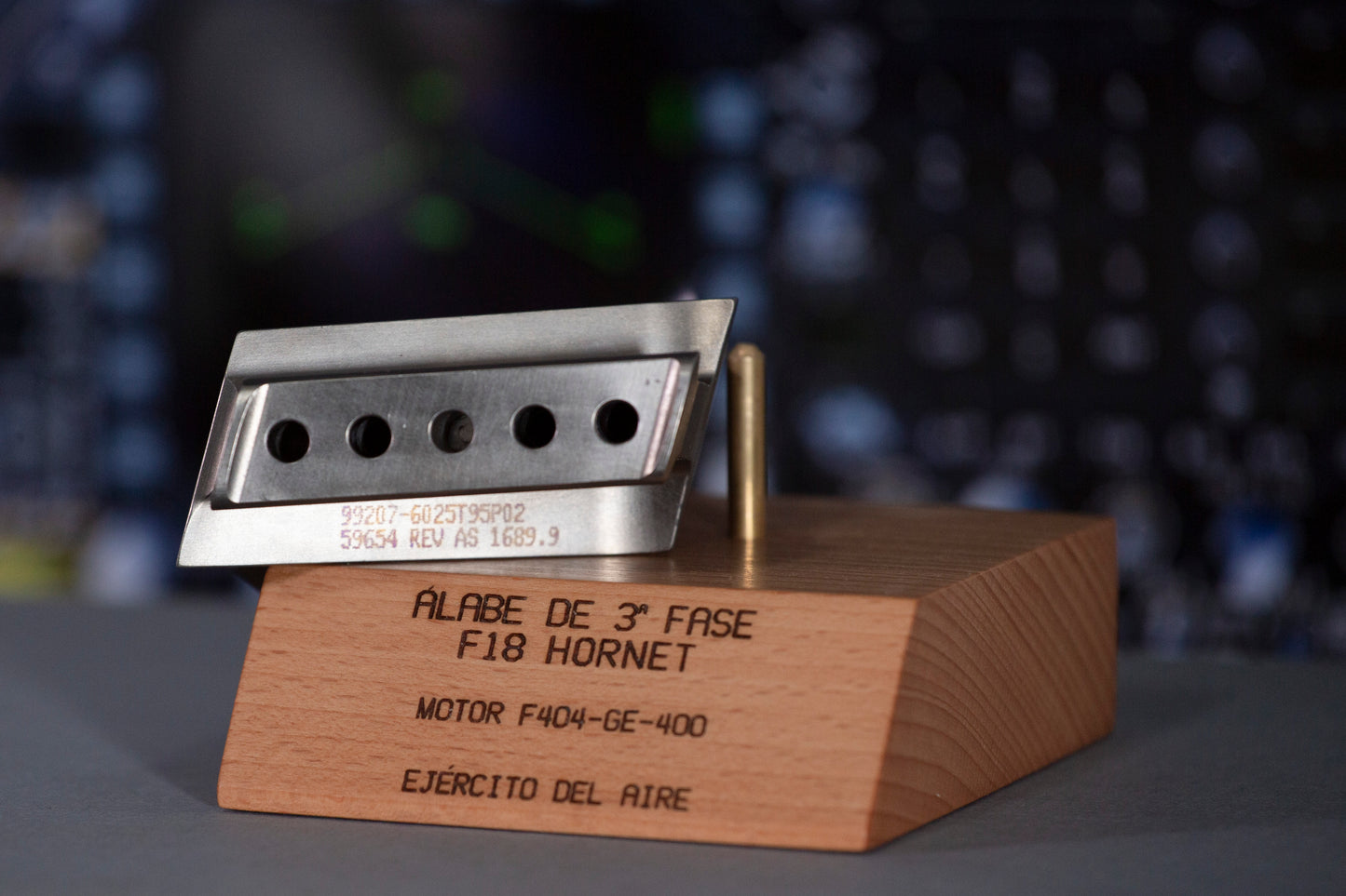 Álabe de 3ª fase grande - F18 Hornet