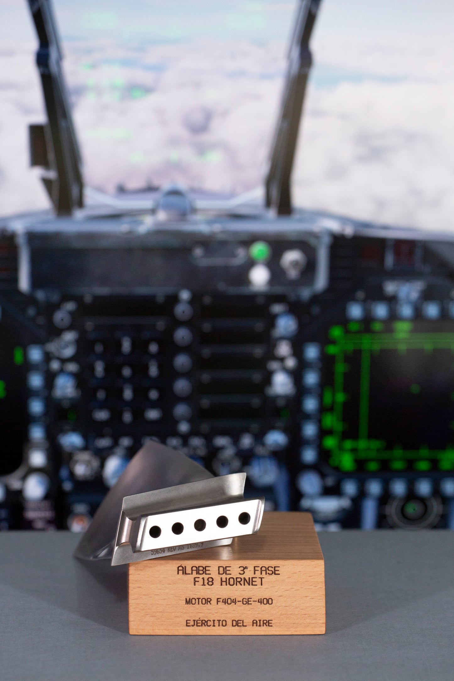 Álabe de 3ª fase grande - F18 Hornet